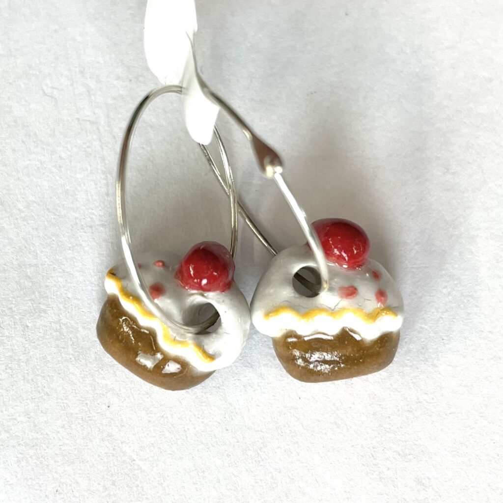 Cupcake. 925 Sterling sølv. 20 mm hoop. 150 kr.