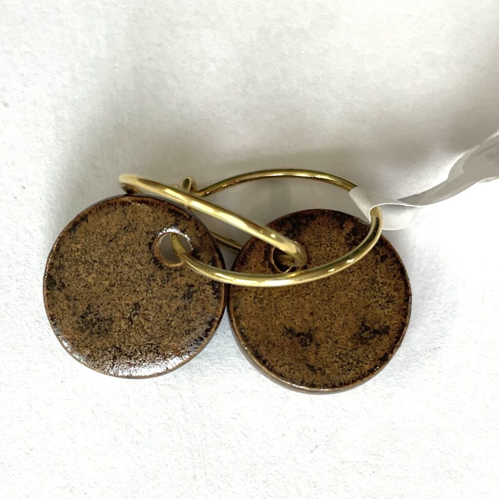 Brun cirkel. Forgyldt 925 Sterling sølv. 15 mm hoop. 175 kr.
